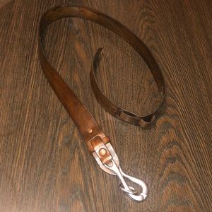 Pelican hook leather belt.